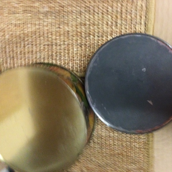 Two (2) Vintage Tins for cookies, candy, sewing, buttons, hair accessories, etc. - Picture 4 of 5